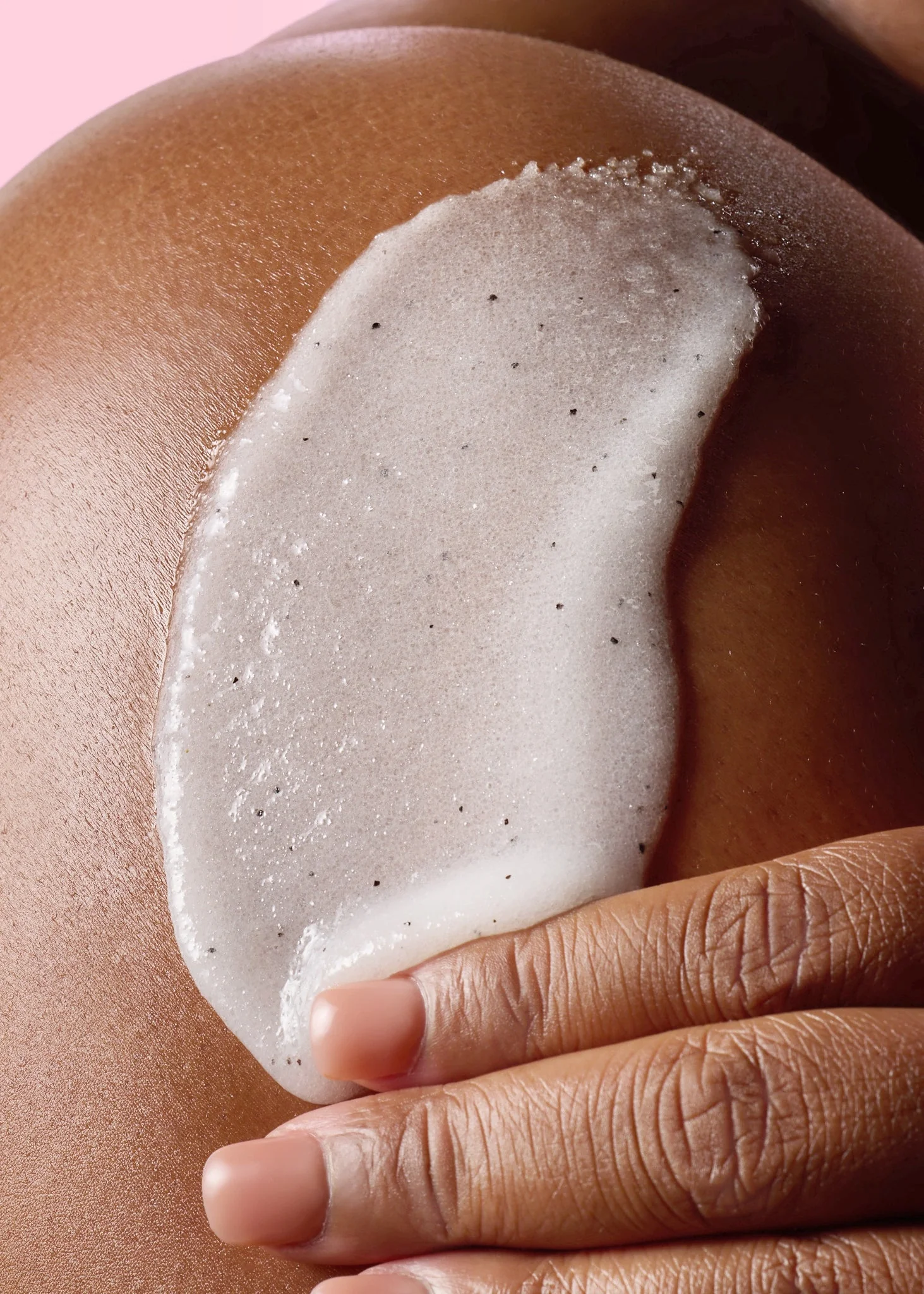 TH_CoreRebrand_CocoColada__SheaSugarScrub_OnBody_1600_5x7_67dd0a71-2ab7-4448-8b58-219166e095b7_v1766663231